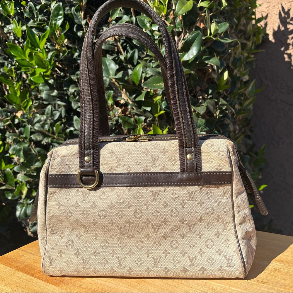 Authentic Louis Vuitton Cream and Brown Monogram Josephine Handbag Read